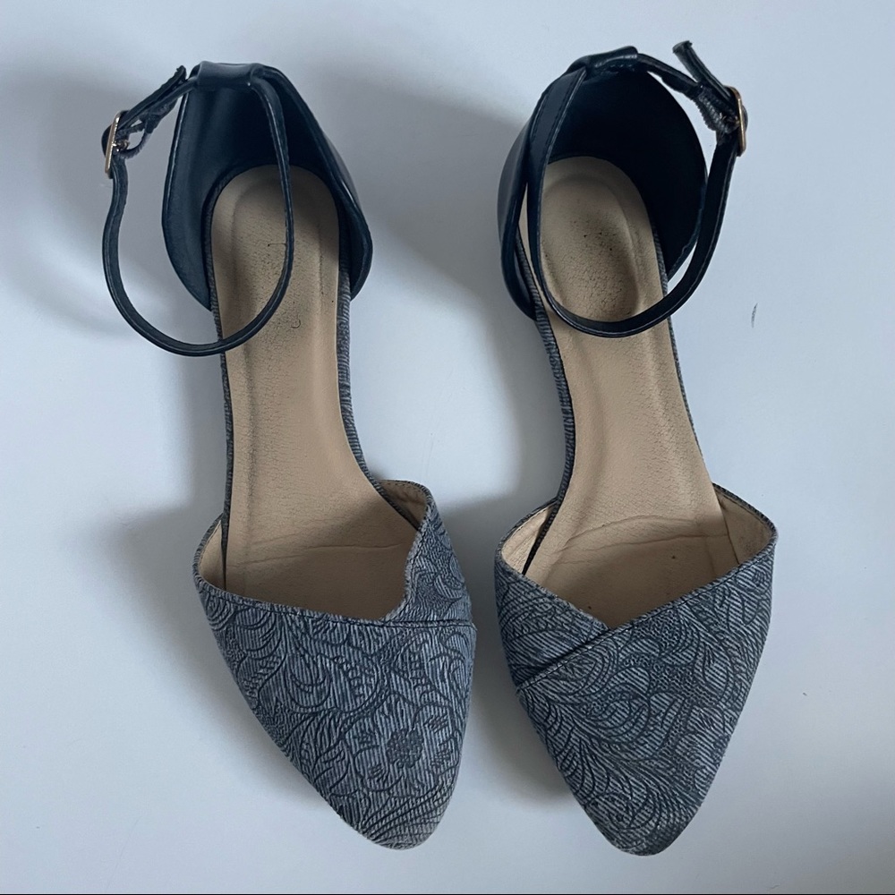 Women's Pointed Toe Ankle Strap Flats in Grey Pattern